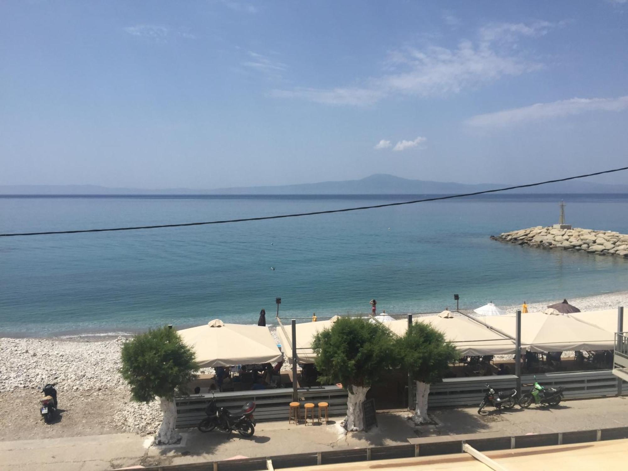 Agali 2 Superior Mezonet Front Of The Sea Apartment Akrogiali Exterior photo