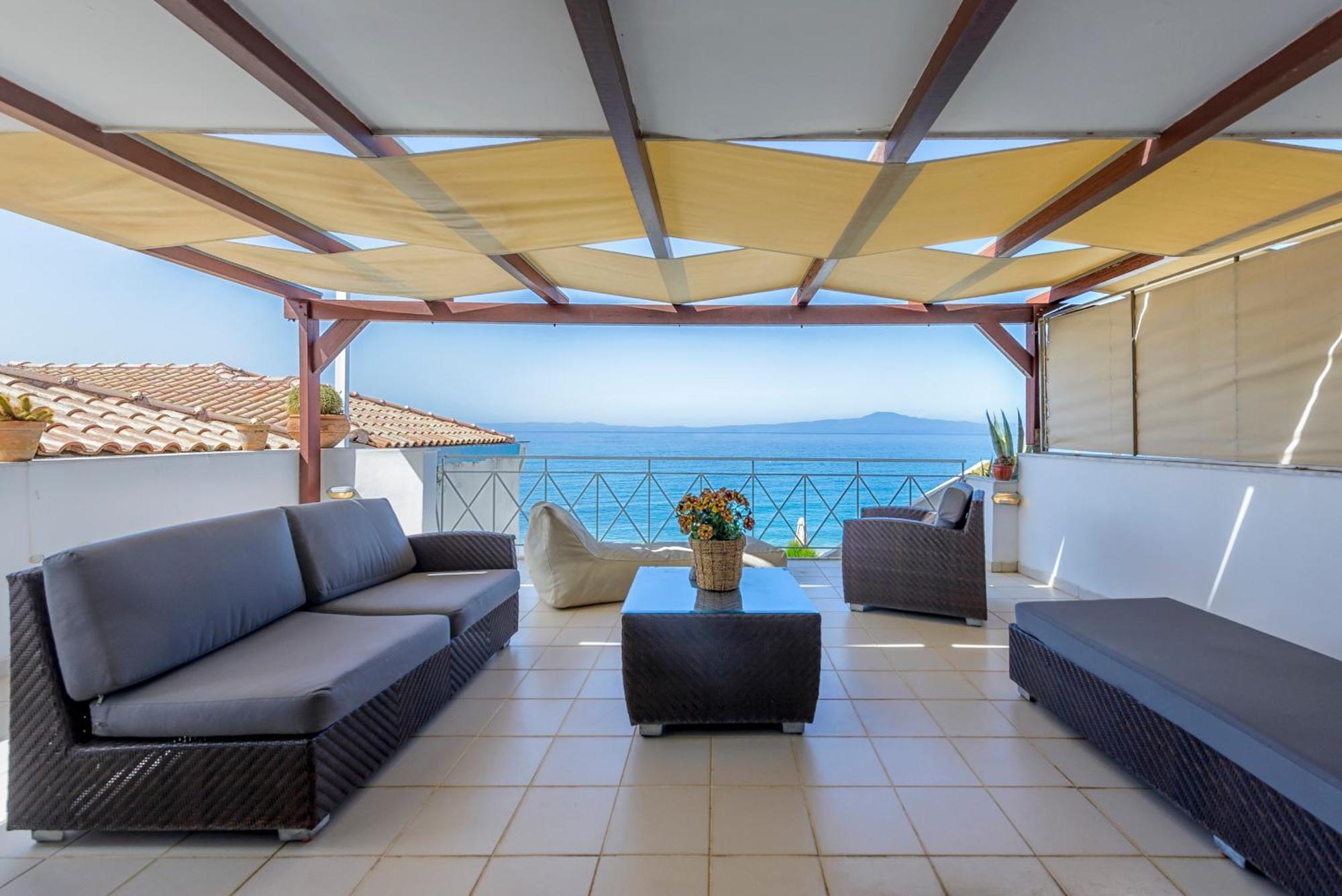 Agali 2 Superior Mezonet Front Of The Sea Apartment Akrogiali Exterior photo